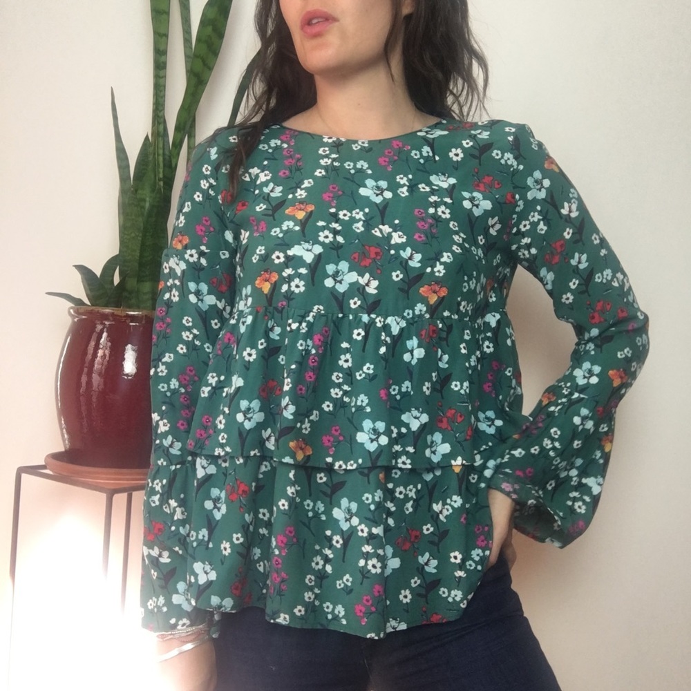 Flowy long sleeve peplum blouse 💚🌻